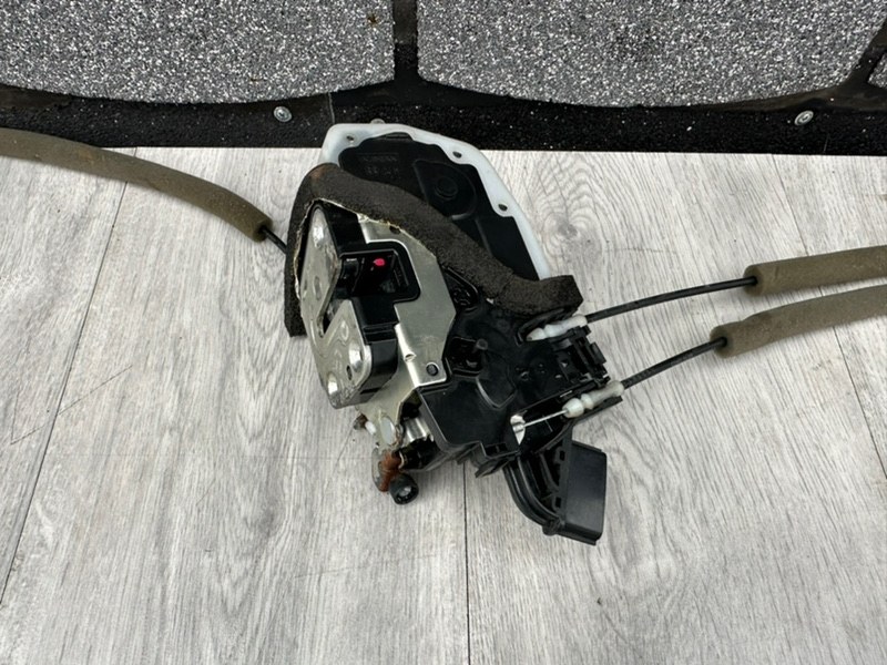 Замок двери задней левой, 2000 рублей, Москва