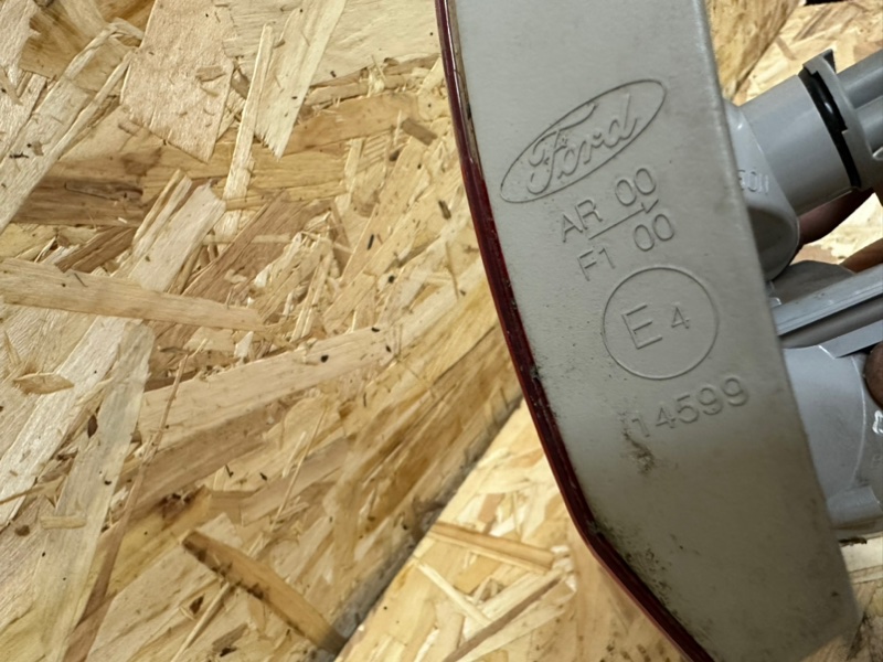 Фонарь задний правый, 2000 рублей, Москва