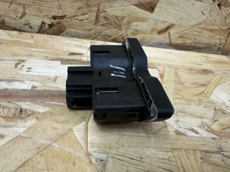 Кнопка обогрева сидений, 500 рублей, Москва