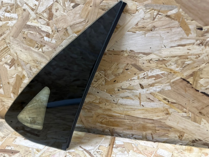 Стекло глухое зад. правое, 1000 рублей, Москва