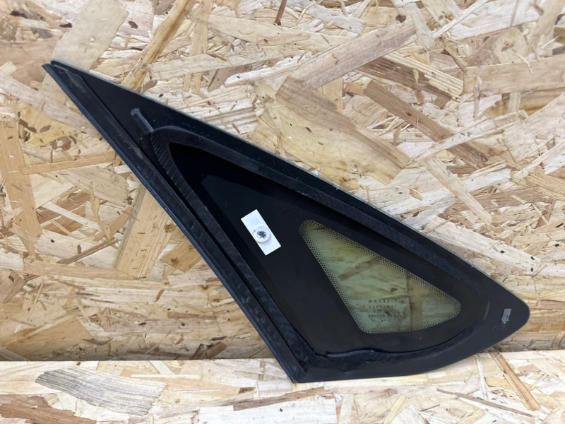 Стекло глухое зад. правое, 1000 рублей, Москва