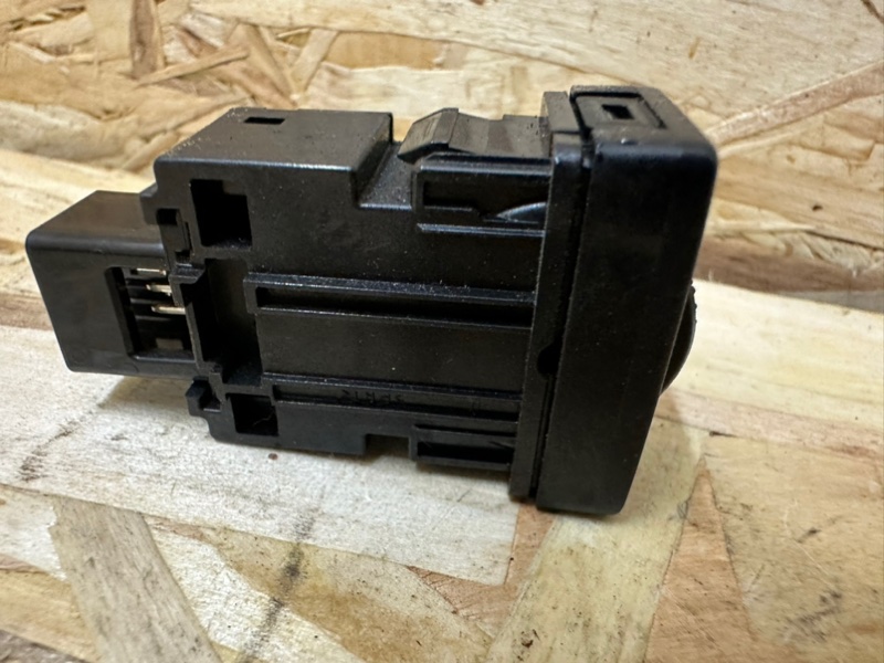 Кнопка обогрева сидений, 1500 рублей, Москва