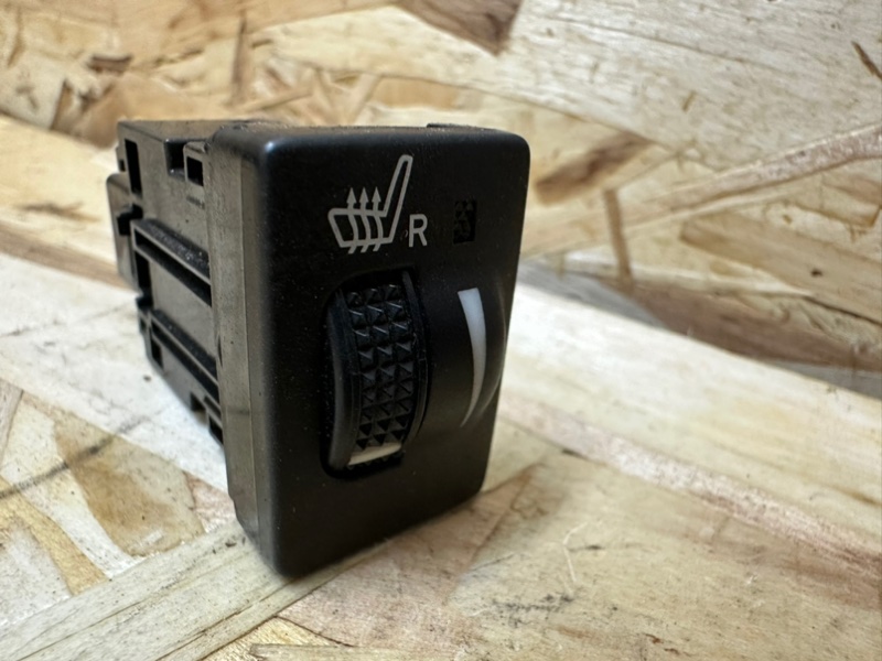 Кнопка обогрева сидений, 1500 рублей, Москва