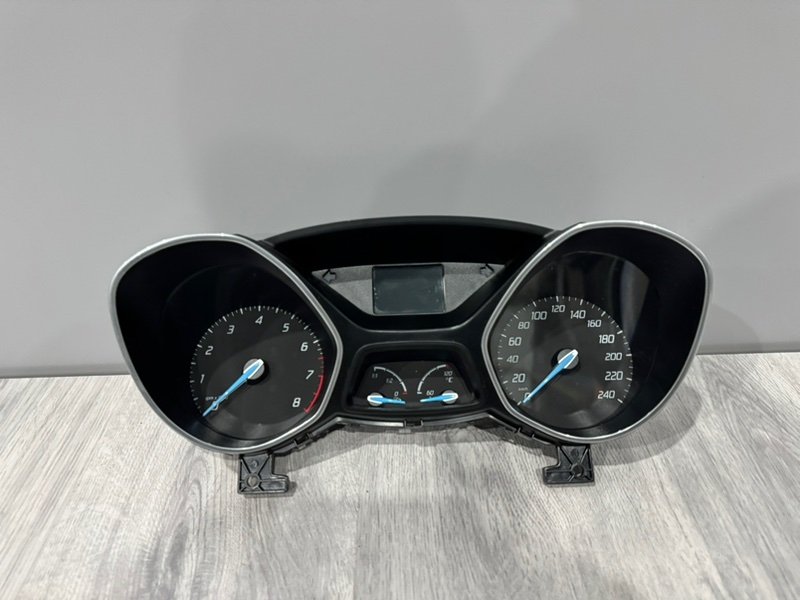 Панель приборов, 2000 рублей, Москва