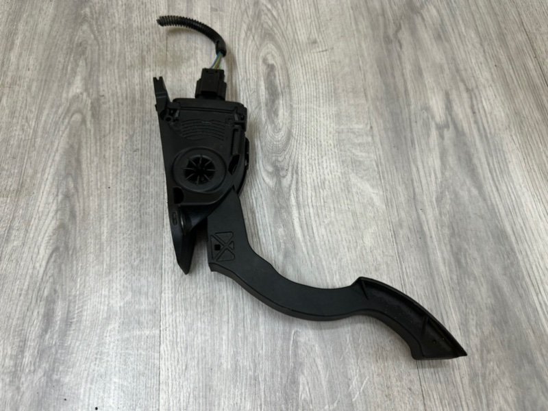 Педаль газа, 800 рублей, Москва