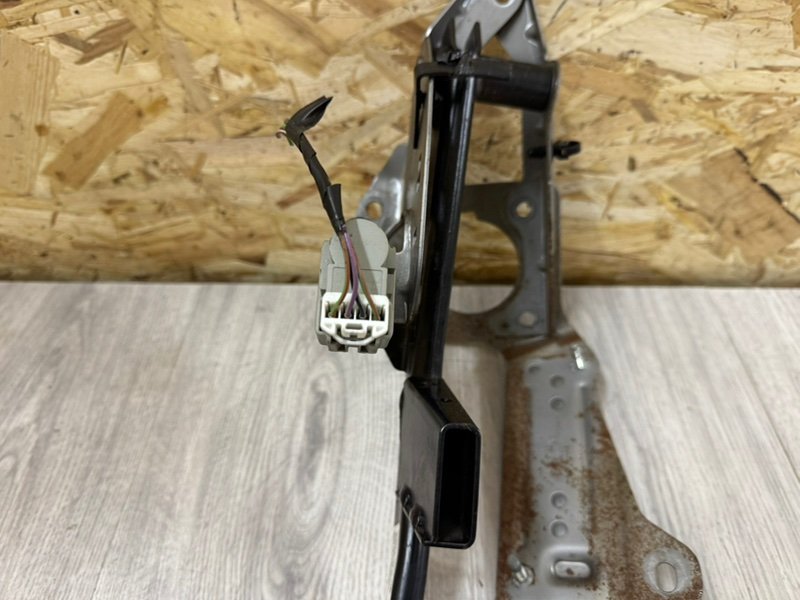 Педаль тормоза, 1000 рублей, Москва