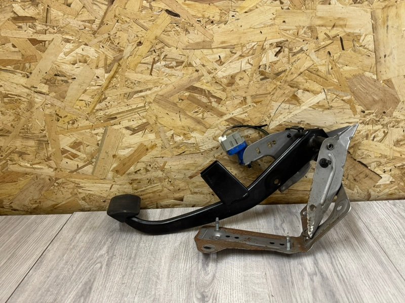 Педаль тормоза, 1000 рублей, Москва