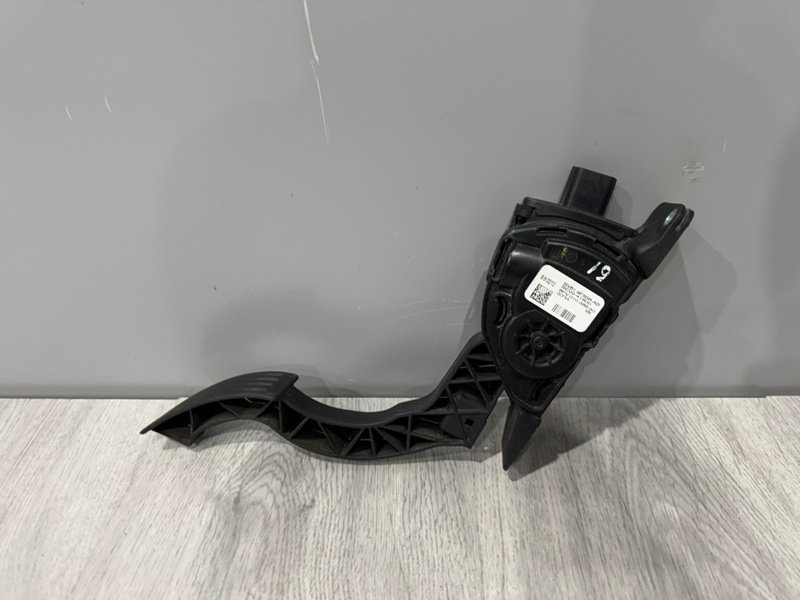 Педаль газа, 800 рублей, Москва