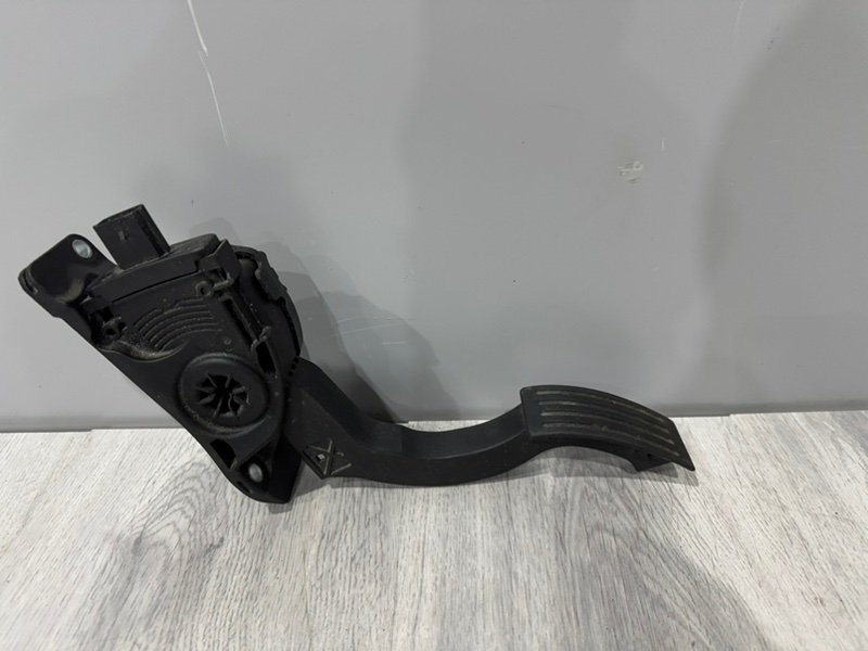 Педаль газа, 800 рублей, Москва