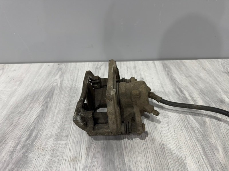 Суппорт тормозной передний правый, 1500 рублей, Москва