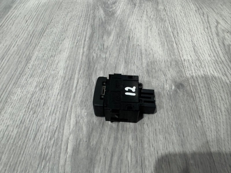 Кнопка открывания бензобака, 500 рублей, Москва