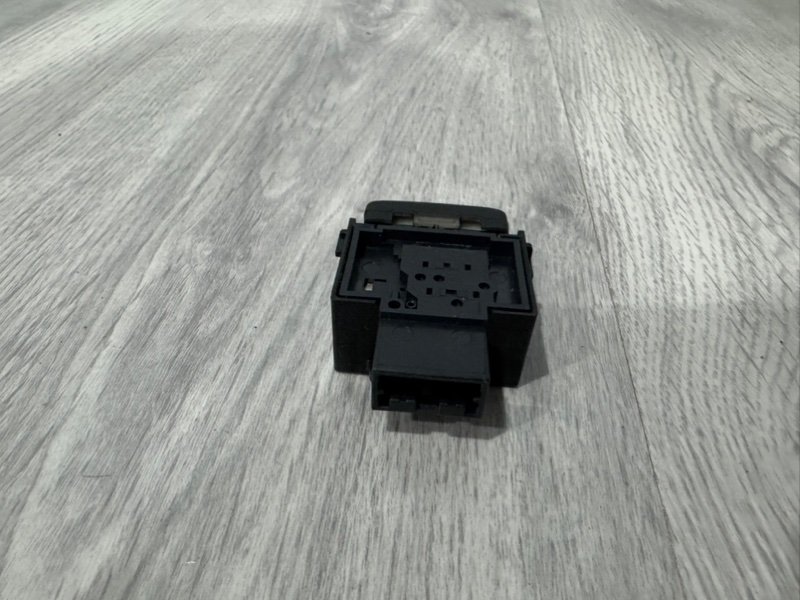 Кнопка открывания бензобака, 500 рублей, Москва