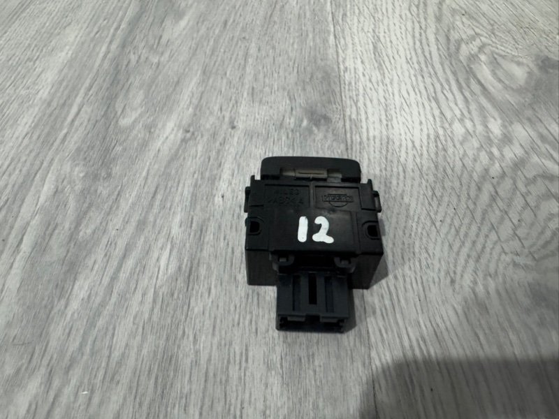 Кнопка открывания бензобака, 500 рублей, Москва