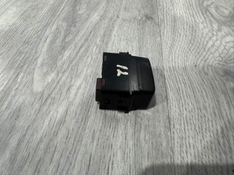 Кнопка открывания багажника, 500 рублей, Москва