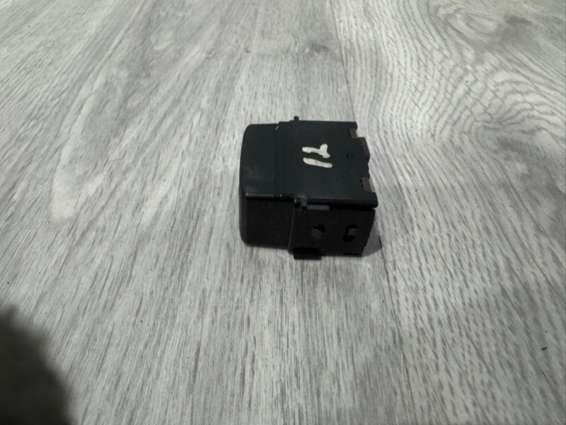 Кнопка открывания багажника, 500 рублей, Москва