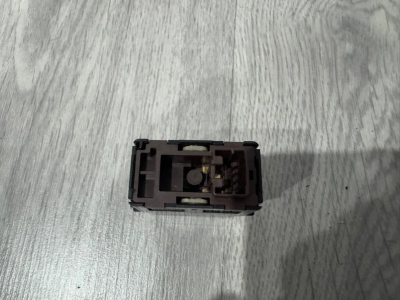 Кнопка открывания багажника, 500 рублей, Москва