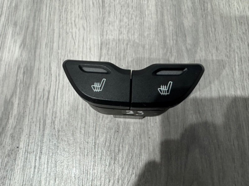 Кнопка обогрева сидений, 500 рублей, Москва