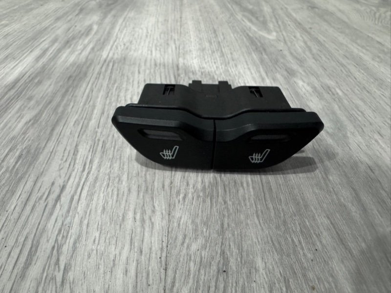 Кнопка обогрева сидений, 500 рублей, Москва