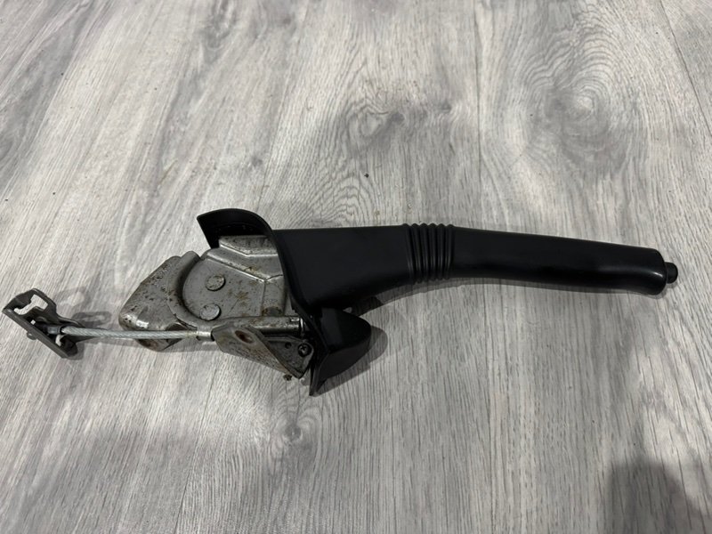 Рычаг стояночного тормоза, 1000 рублей, Москва