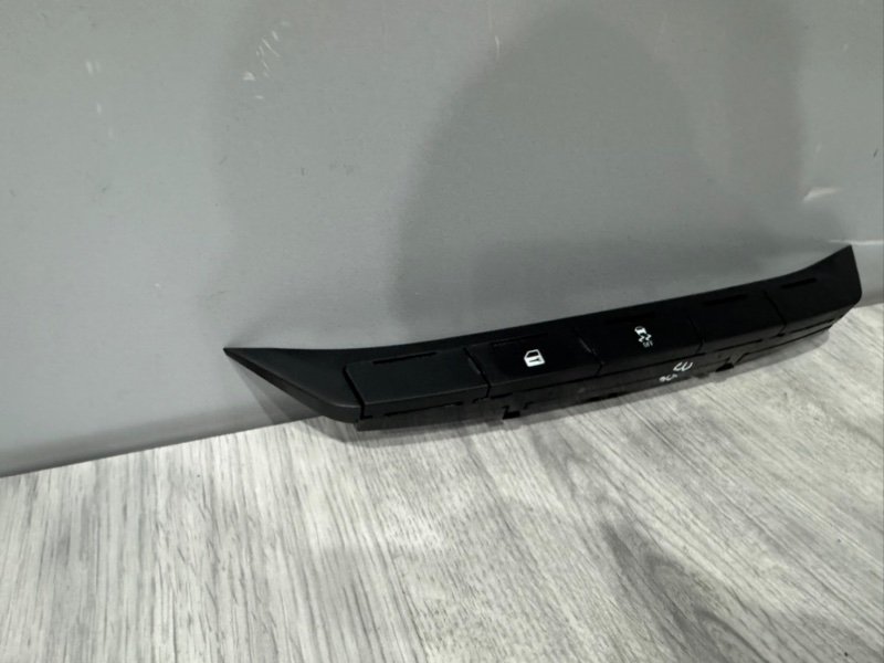 Кнопка центрального замка, 1000 рублей, Москва