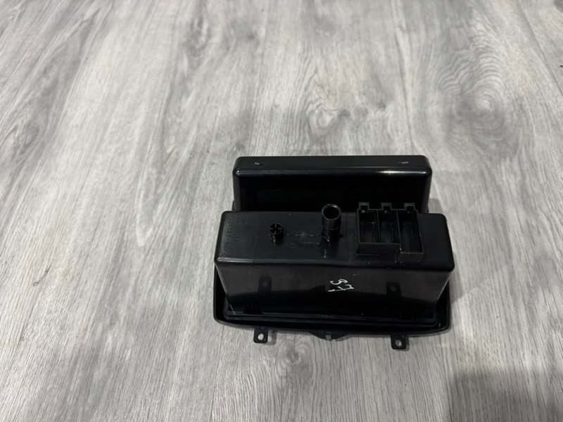 Ящик передней консоли, 500 рублей, Москва