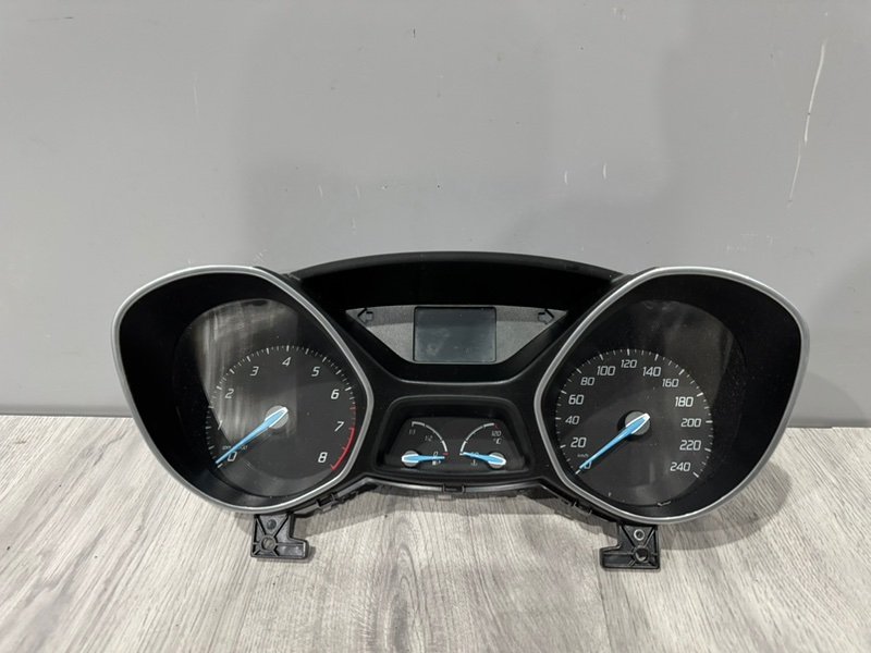 Панель приборов, 2000 рублей, Москва