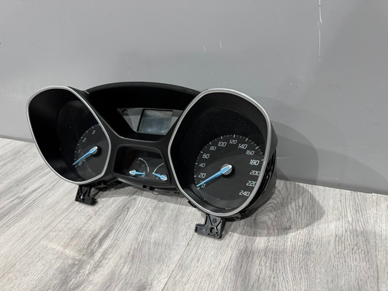 Панель приборов, 2000 рублей, Москва