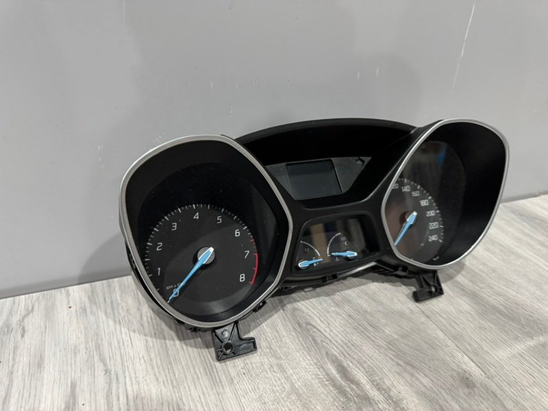 Панель приборов, 2000 рублей, Москва