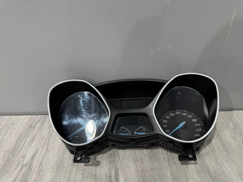 Панель приборов, 2000 рублей, Москва