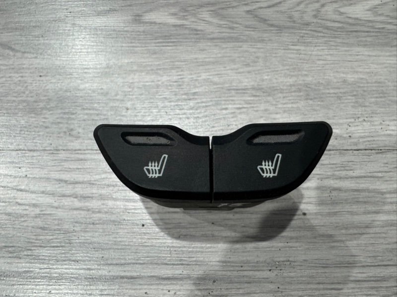 Кнопка обогрева сидений, 550 рублей, Москва