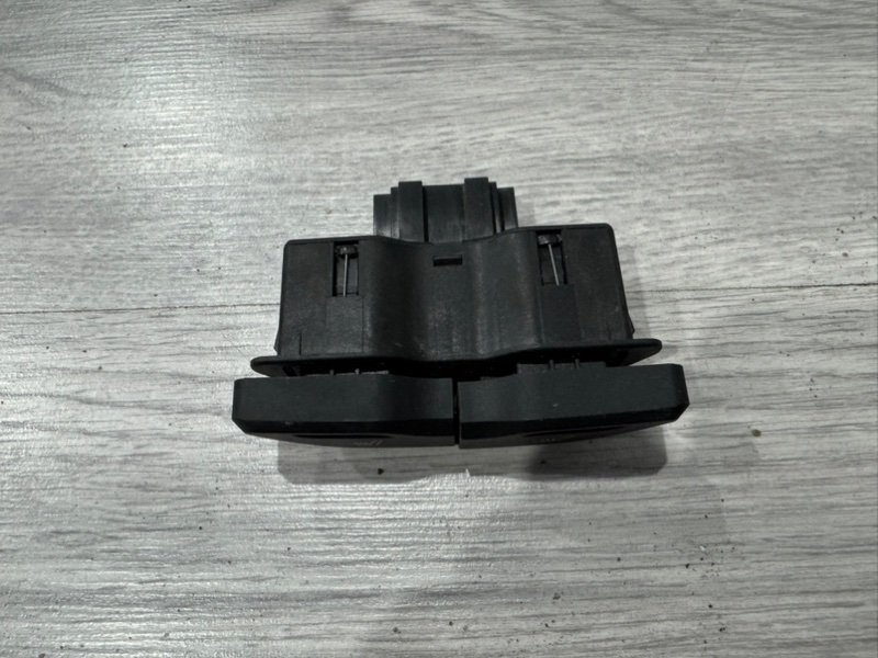 Кнопка обогрева сидений, 550 рублей, Москва