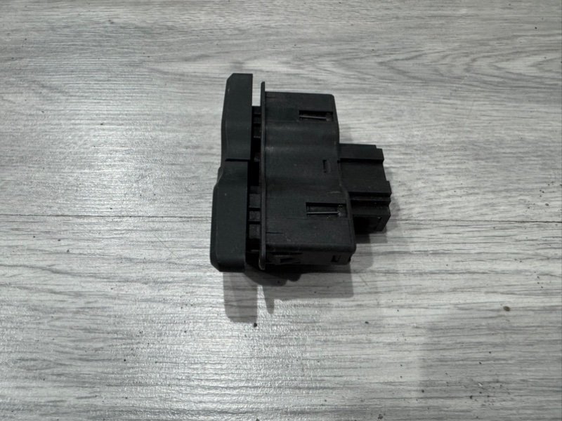 Кнопка обогрева сидений, 550 рублей, Москва