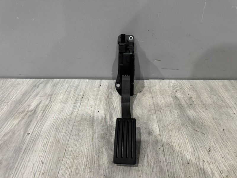 Педаль газа, 800 рублей, Москва