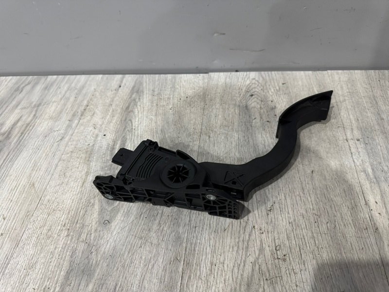 Педаль газа, 800 рублей, Москва