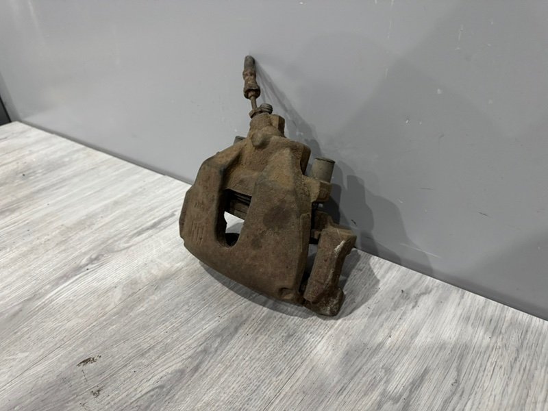 Суппорт тормозной передний правый, 1000 рублей, Москва