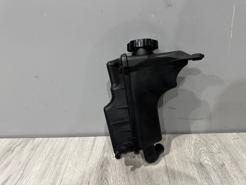 Бачок гидроусилителя руля, 1000 рублей, Москва