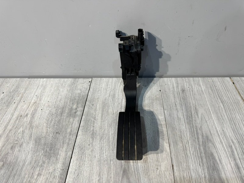 Педаль газа, 1000 рублей, Москва