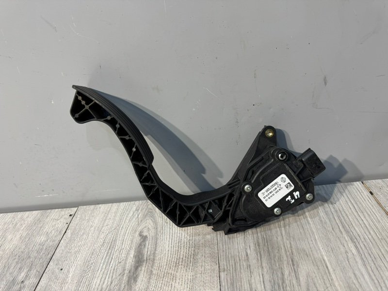 Педаль газа, 1000 рублей, Москва