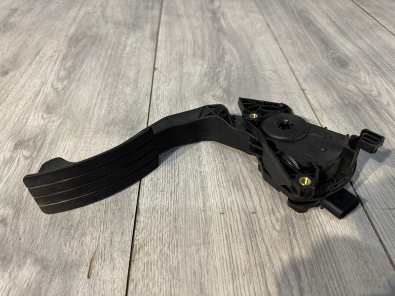 Педаль газа, 1000 рублей, Москва