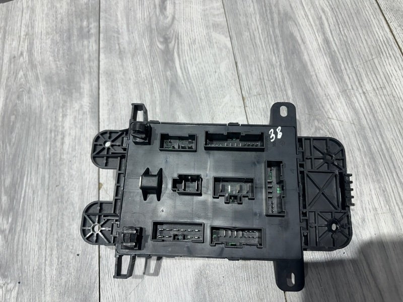 Блок предохранителей салонный, 1000 рублей, Москва