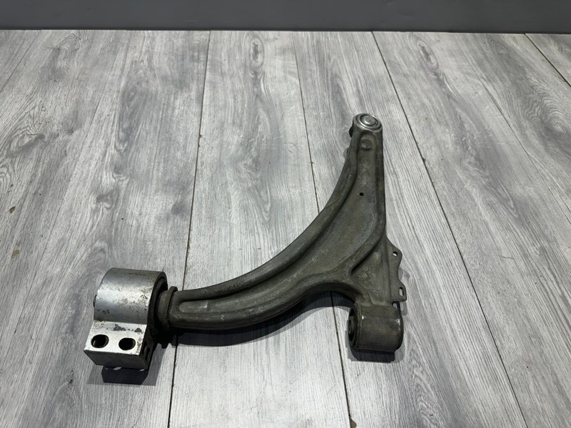 Рычаг передний правый, 5000 рублей, Москва