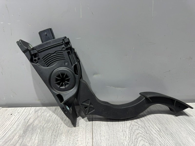 Педаль газа, 800 рублей, Москва