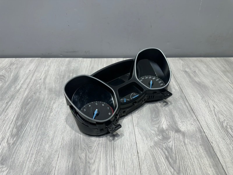 Панель приборов, 1500 рублей, Москва