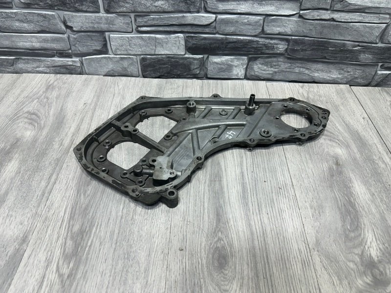 Крышка двигателя, Москва