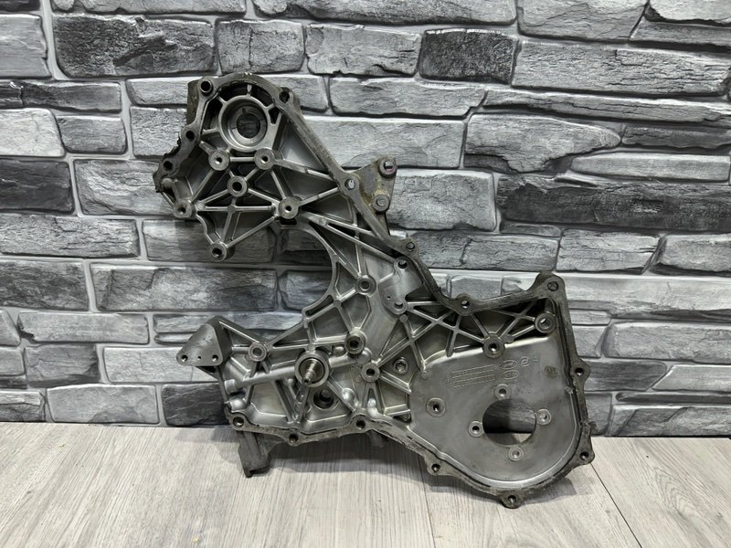 Крышка двигателя, Москва