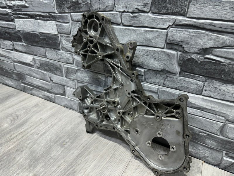 Крышка двигателя, Москва