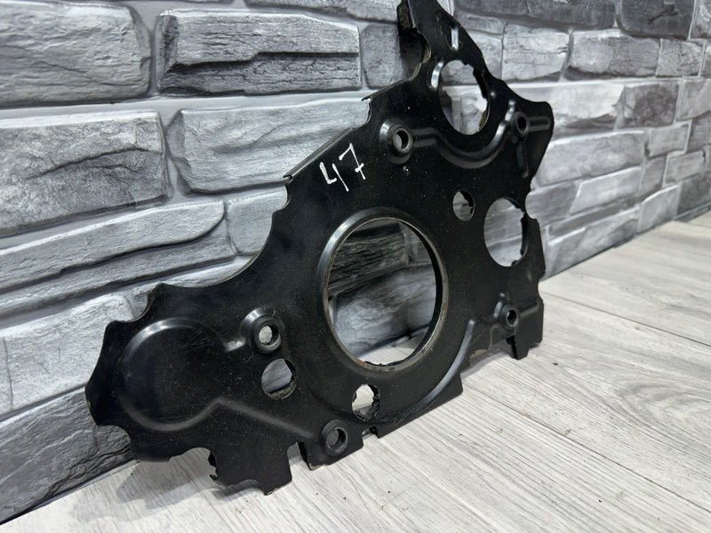 Крышка двигателя, Москва