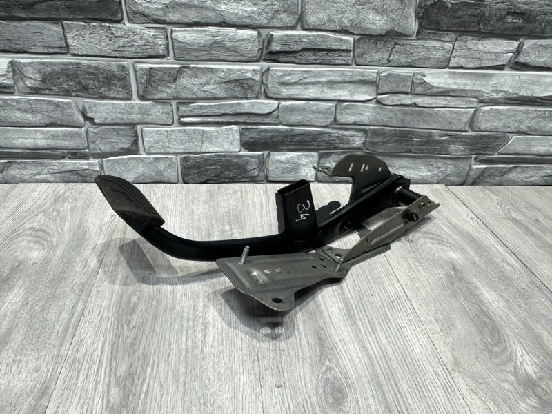 Педаль тормоза, 1000 рублей, Москва