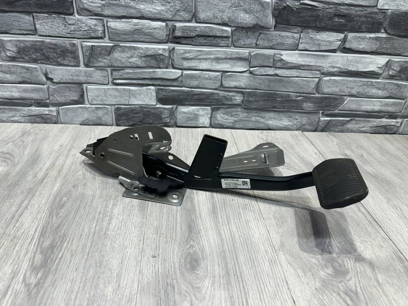 Педаль тормоза, 1000 рублей, Москва