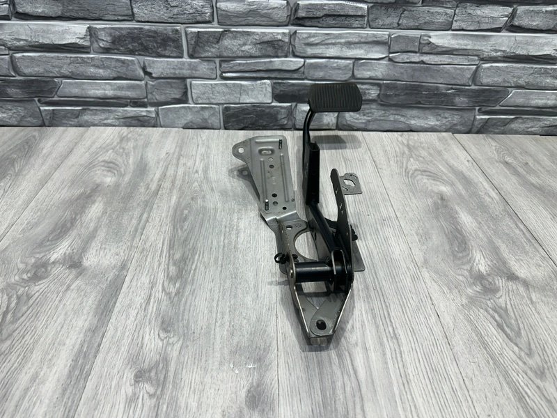 Педаль тормоза, 1000 рублей, Москва